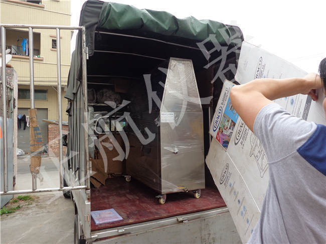 正航儀器紫外線(xiàn)試驗(yàn)箱細(xì)節(jié)圖